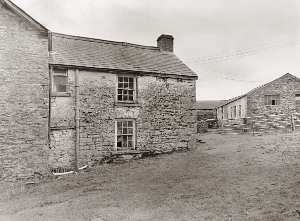 BLAEN-ESGAIR-ISAF, Tyn'celyn, Ceredigion 2016 - CEREDIGION FARMHOUSES