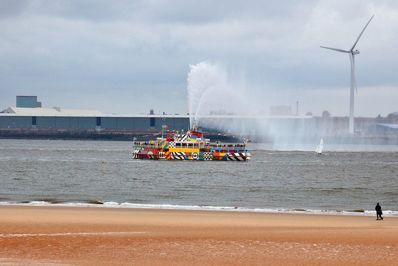 LIVERPOOL DAZZLE FERRY - Cunard Queens
