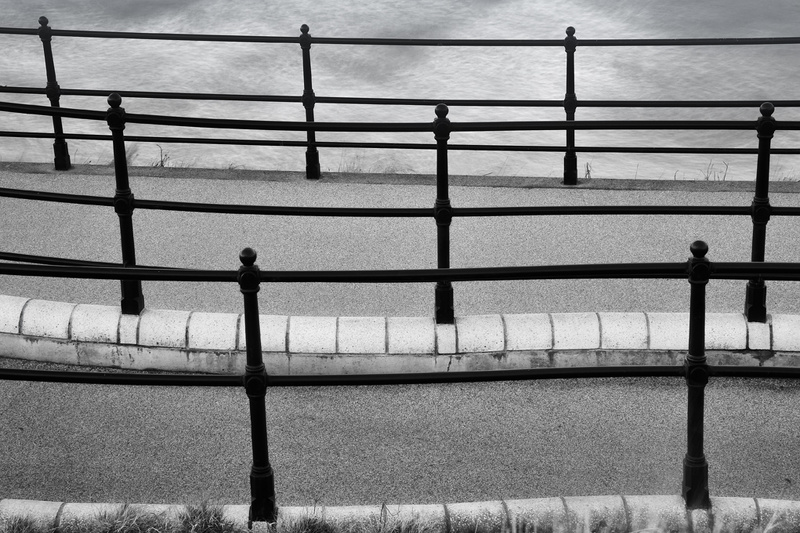 Mono-rails - Monochrome