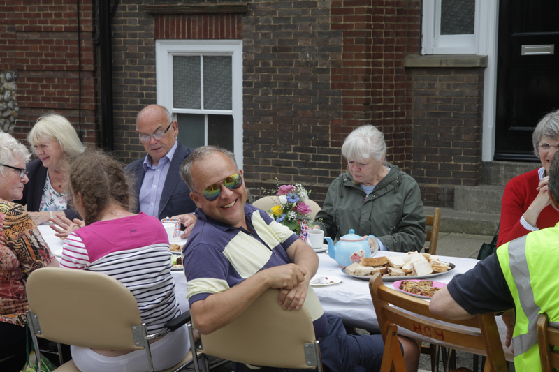 IMG_4143 - HM Queen Elizabeth 11 - Street Birthday Party Holt 2016
