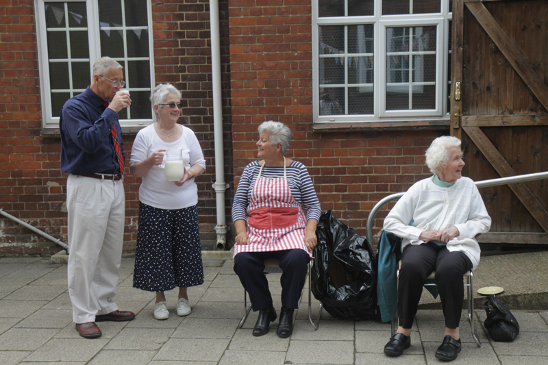 IMG_4209 - HM Queen Elizabeth 11 - Street Birthday Party Holt 2016