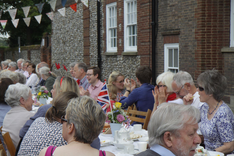 IMG_4219 - HM Queen Elizabeth 11 - Street Birthday Party Holt 2016