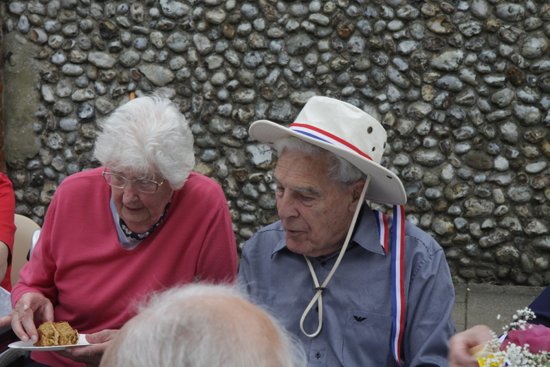 IMG_4260 - HM Queen Elizabeth 11 - Street Birthday Party Holt 2016