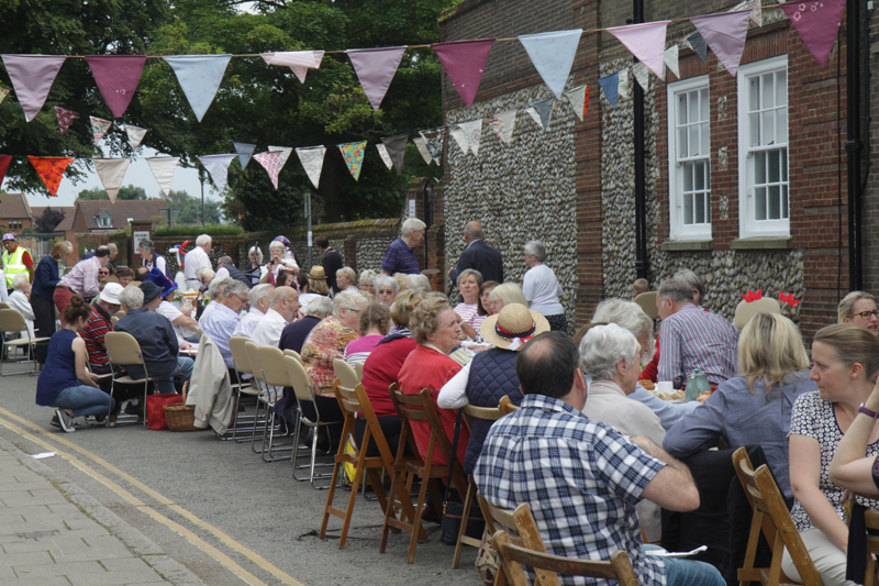 IMG_4313 - HM Queen Elizabeth 11 - Street Birthday Party Holt 2016