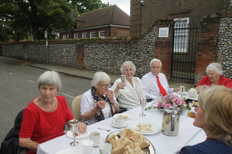 IMG_4263 - HM Queen Elizabeth 11 - Street Birthday Party Holt 2016