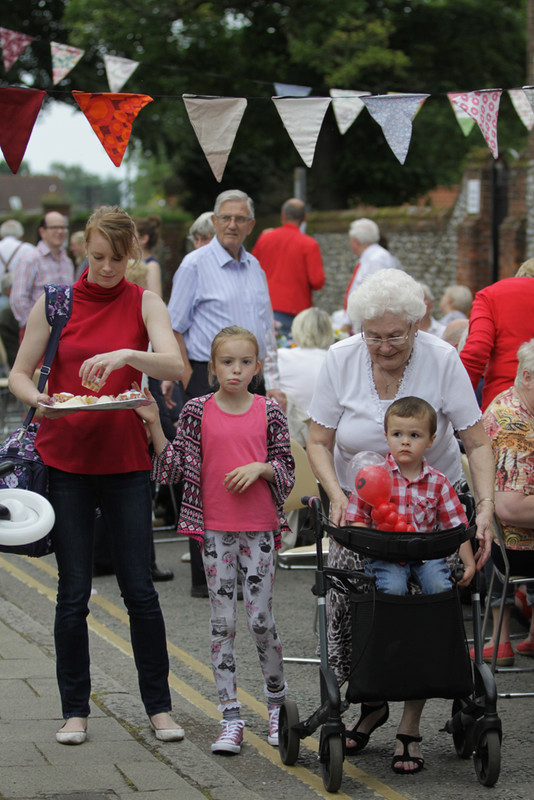 IMG_4392 - HM Queen Elizabeth 11 - Street Birthday Party Holt 2016