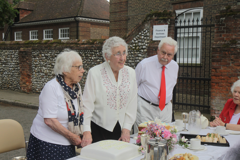 IMG_4297 - HM Queen Elizabeth 11 - Street Birthday Party Holt 2016