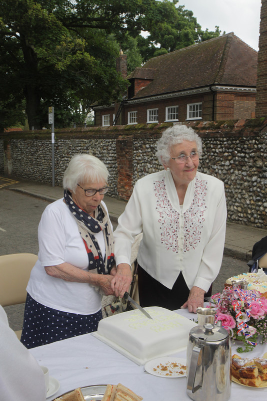 IMG_4294 - HM Queen Elizabeth 11 - Street Birthday Party Holt 2016