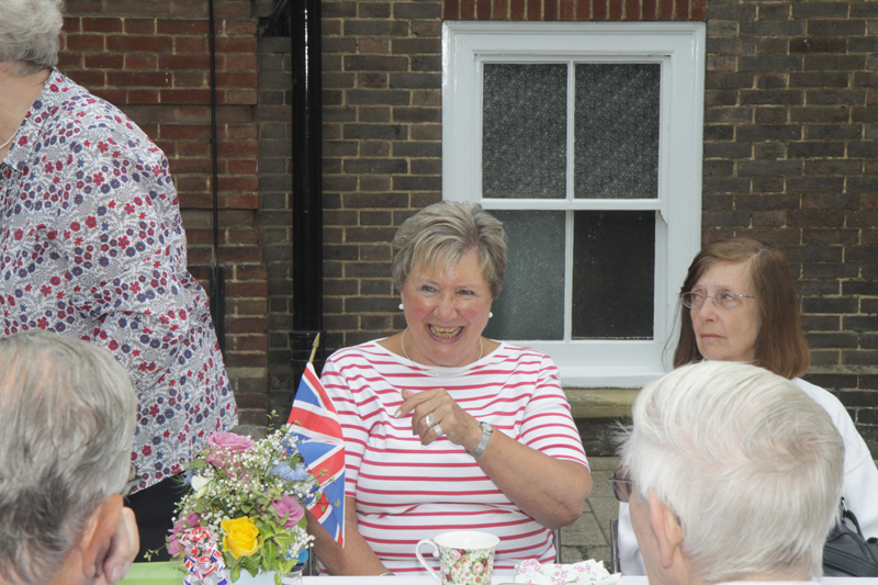 IMG_4310 - HM Queen Elizabeth 11 - Street Birthday Party Holt 2016