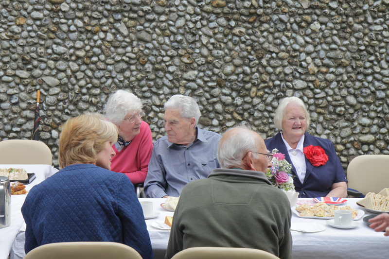 IMG_4185 - HM Queen Elizabeth 11 - Street Birthday Party Holt 2016