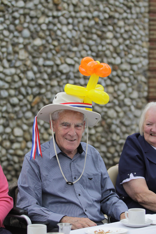 IMG_4369 - HM Queen Elizabeth 11 - Street Birthday Party Holt 2016