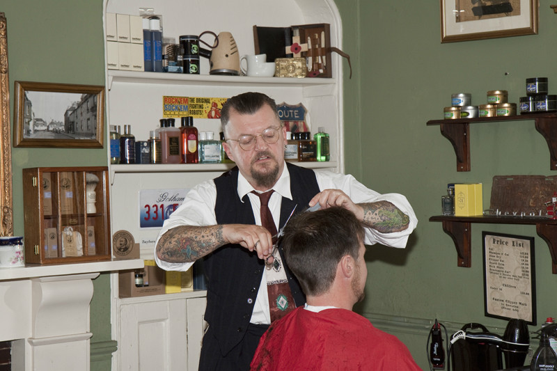 IMG_7910 Tonsorial Artist - Salute The Forties in Holt 2015