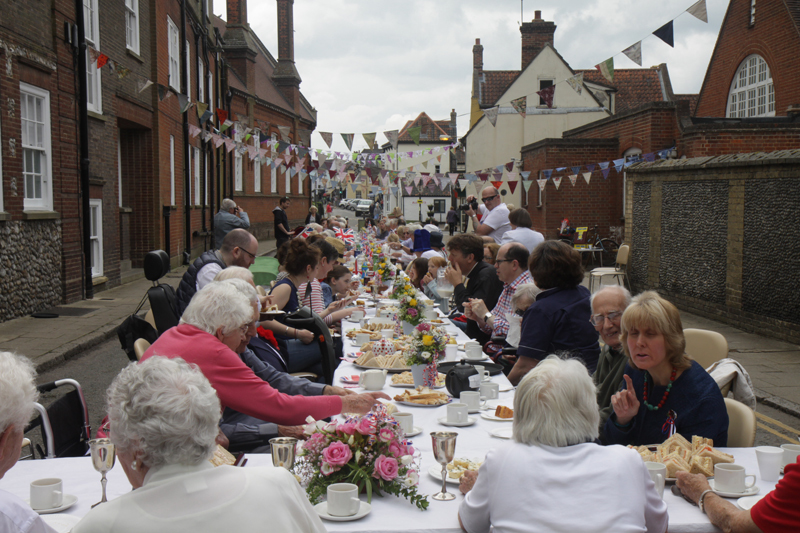 IMG_4190 - HM Queen Elizabeth 11 - Street Birthday Party Holt 2016