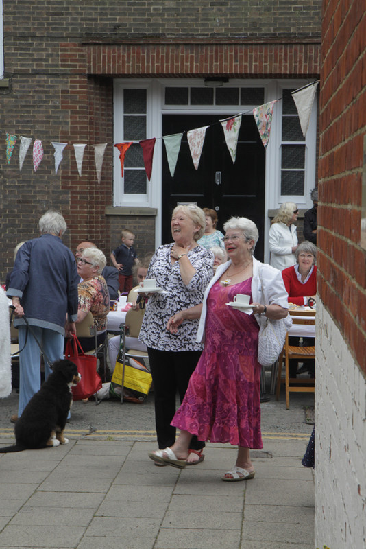 IMG_4245 - HM Queen Elizabeth 11 - Street Birthday Party Holt 2016