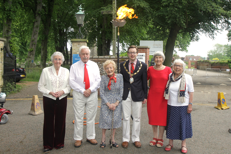 IMG_4303 - HM Queen Elizabeth 11 - Street Birthday Party Holt 2016