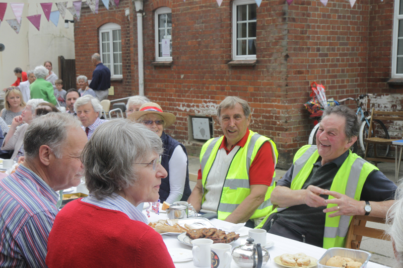 IMG_4196 - HM Queen Elizabeth 11 - Street Birthday Party Holt 2016