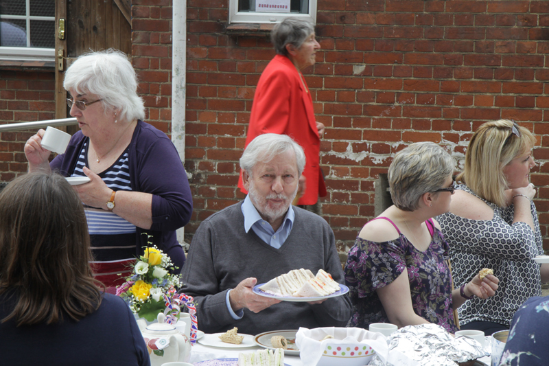 IMG_4204 - HM Queen Elizabeth 11 - Street Birthday Party Holt 2016