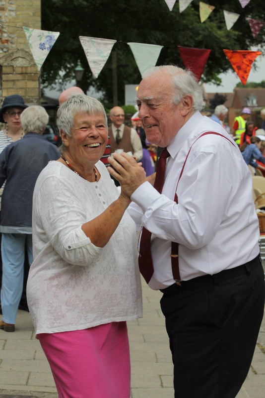 IMG_4424 - HM Queen Elizabeth 11 - Street Birthday Party Holt 2016