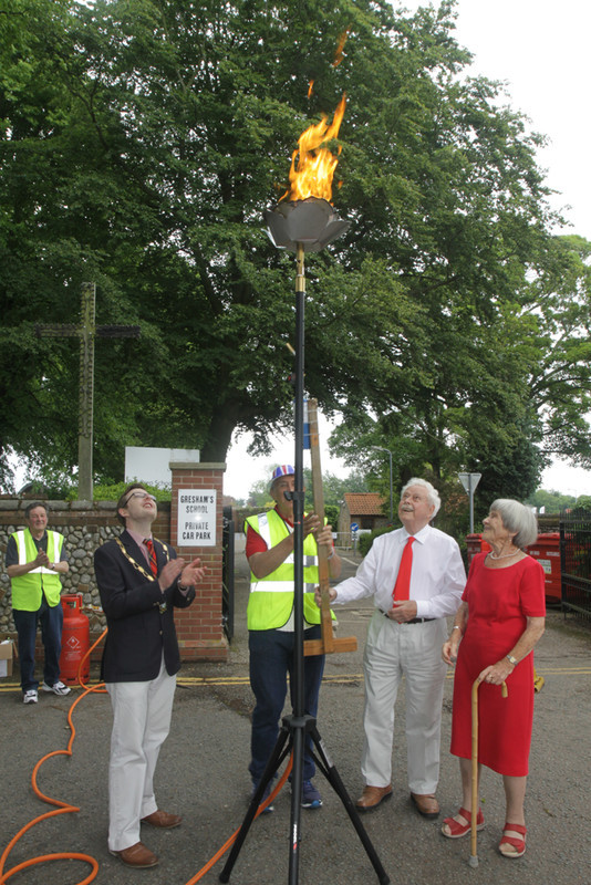 IMG_4279 - HM Queen Elizabeth 11 - Street Birthday Party Holt 2016