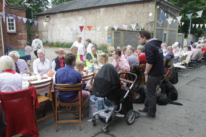 IMG_4200 - HM Queen Elizabeth 11 - Street Birthday Party Holt 2016