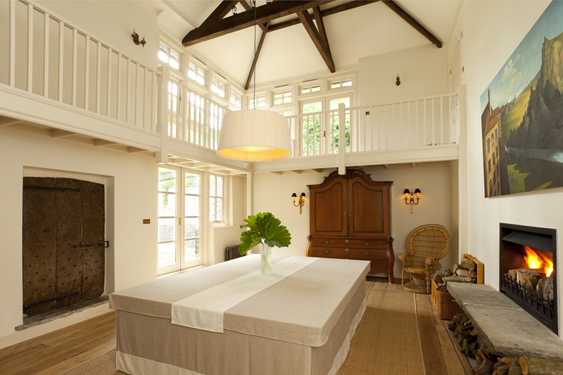 - 17th Century Country House, UK