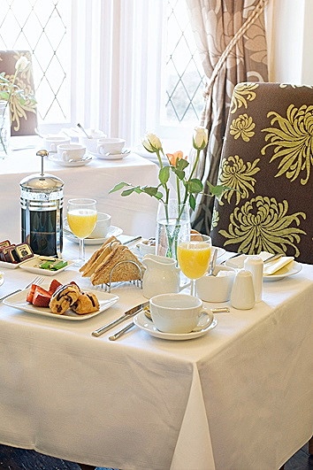  - LOUNGE & BREAKFAST ROOM