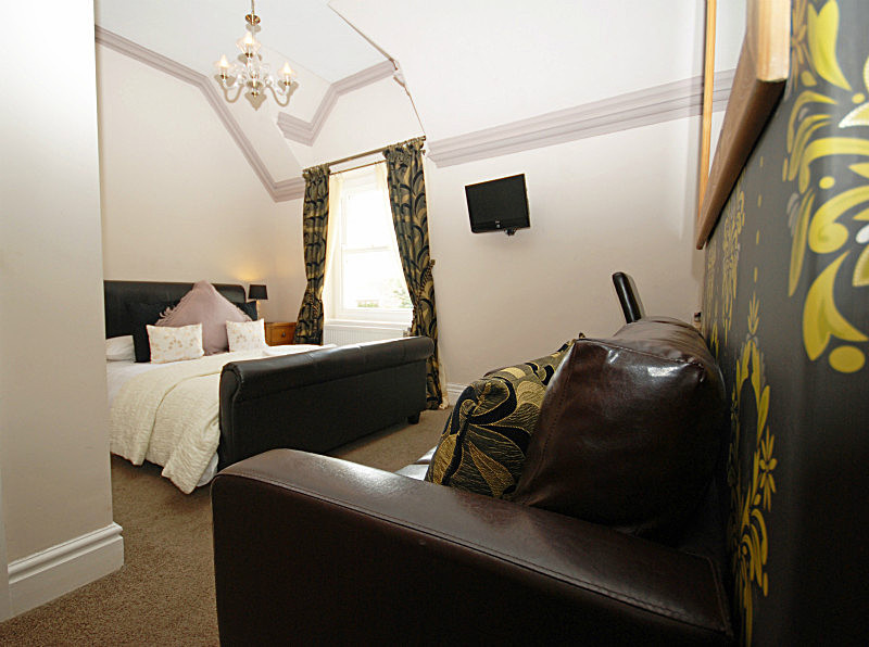  - COSY VINTAGE KING SIZED ROOM