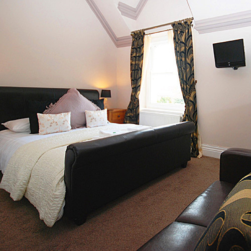  - COSY VINTAGE KING SIZED ROOM