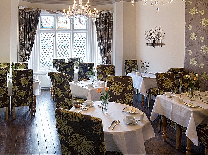  - LOUNGE & BREAKFAST ROOM