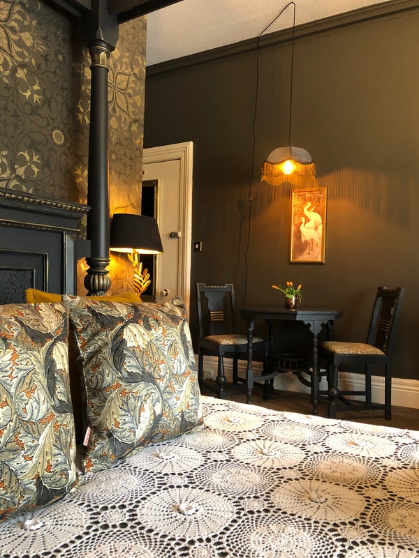  - SPACIOUS FOUR POSTER ROOM