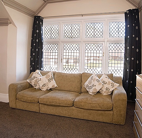 - SPACIOUS SUPERKING DECO ROOM