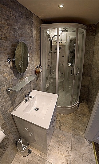  - SPACIOUS SUPERKING DECO ROOM