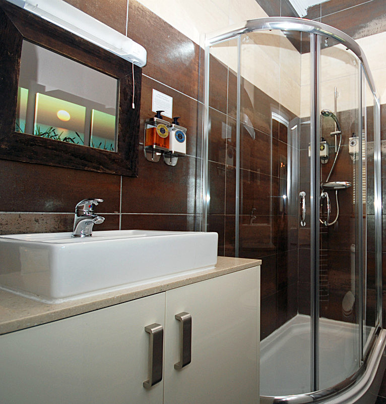  - COSY VINTAGE KING SIZED ROOM