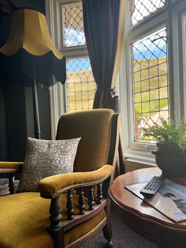  - SPACIOUS FOUR POSTER ROOM