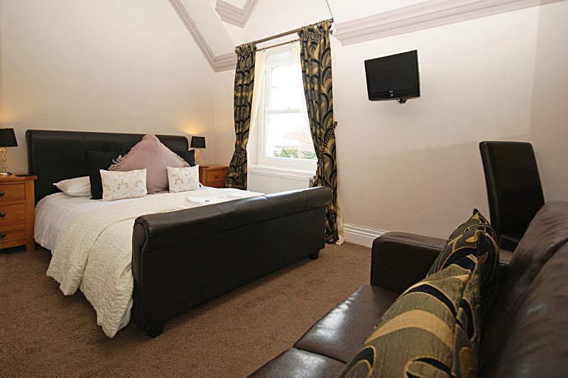  - COSY VINTAGE KING SIZED ROOM