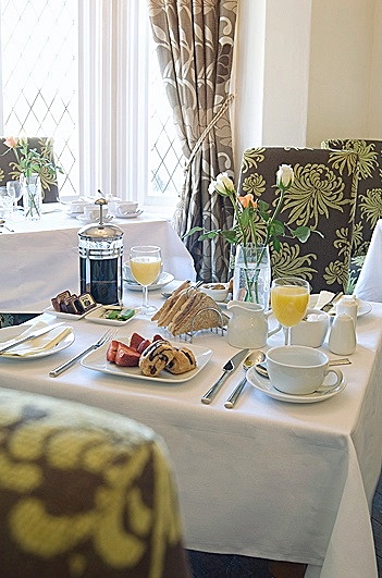  - LOUNGE & BREAKFAST ROOM