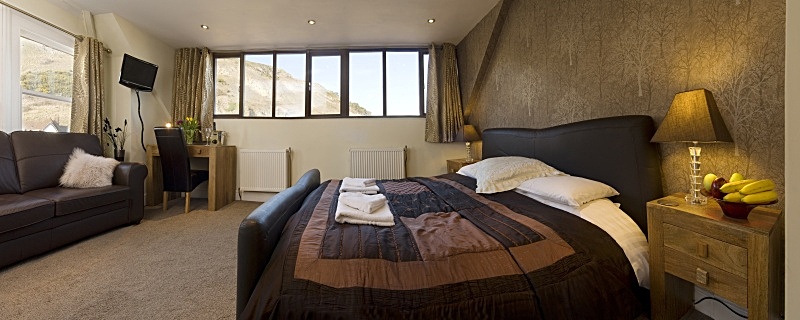  - STLYISH SUPERKING RETRO ROOM