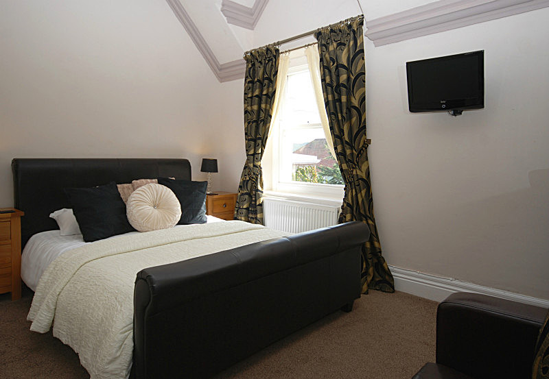  - COSY VINTAGE KING SIZED ROOM