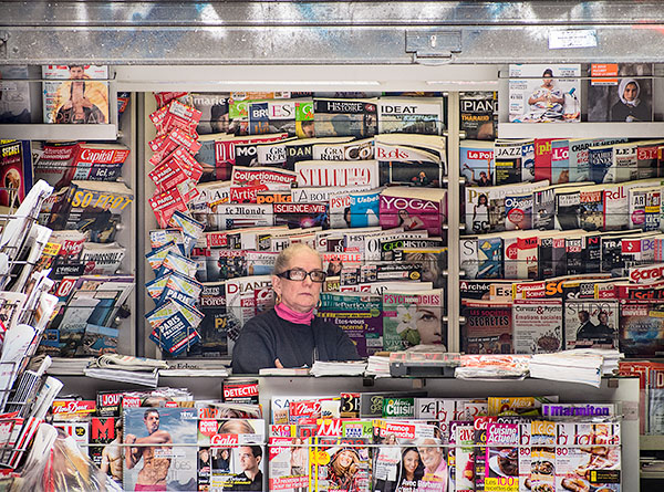 NEWS STAND - PARIS - PARIS