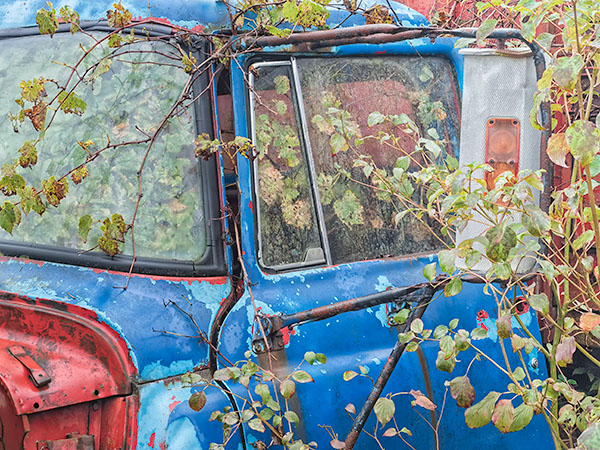 BLUE-RED-GREEN - THE WRECKING YARD PROJECT