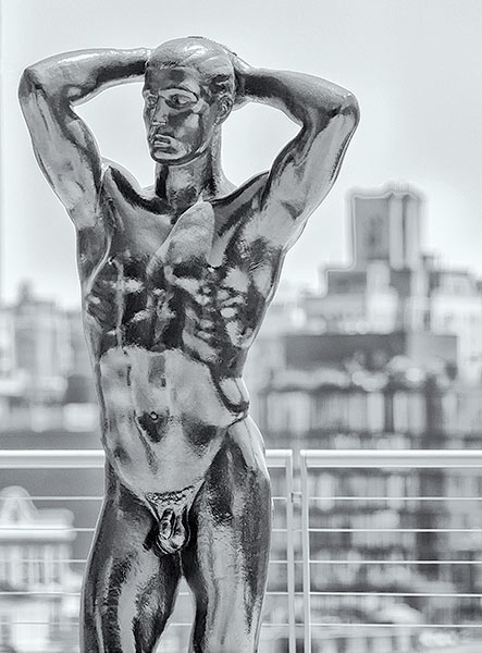 STATUE & SKYLINE - NYC - NEW YORK IN BLACK AND WHITE
