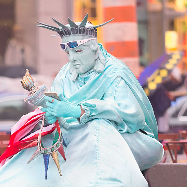 LIBERTY TAKES A BREAK - NYC - NEW YORK IN COLOUR