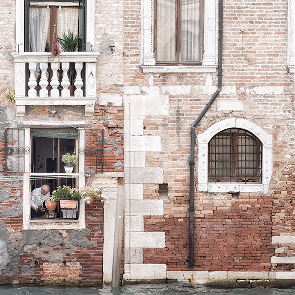WINDOW SCENE - VENICE - VENICE IN COLOUR