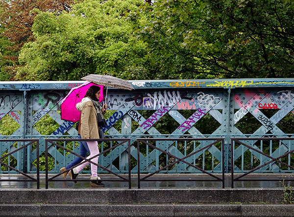 LE PARAPLUIE ROSE - PARIS - PARIS