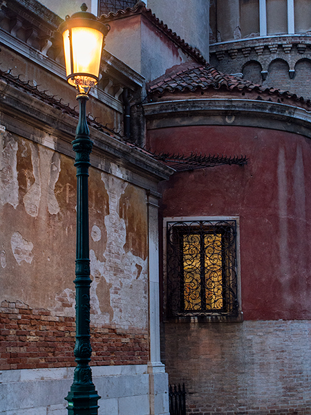 LAMP LIT - VENICE - VENICE IN COLOUR