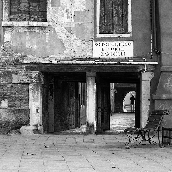 THE PHOTOGRAPHER - VENICE - VENICE IN B&W