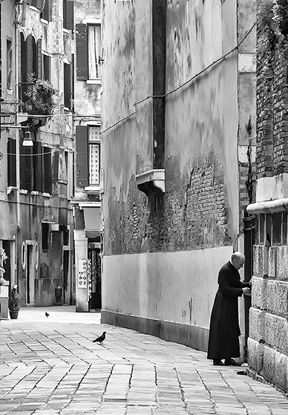 PRIEST WITH PIGEONS - VENICE - KATHY'S TENSET, 2013