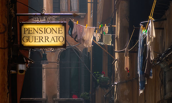 BACK LIT CALLE - VENICE - VENICE IN COLOUR