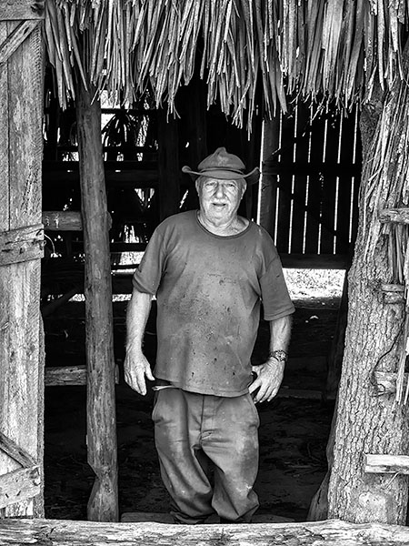 TOBACCO FARMER - VALLE DE VINALES - CUBA