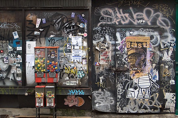 GRAFFITI AND GUMBALLS - NYC - NEW YORK IN COLOUR